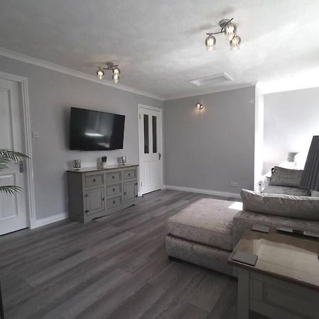 B'Dazzled Flat, Castletown Apartment Thurso Exterior photo