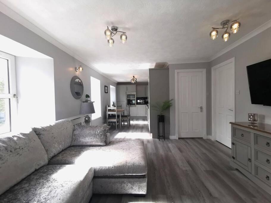 B'Dazzled Flat, Castletown Apartment Thurso Exterior photo